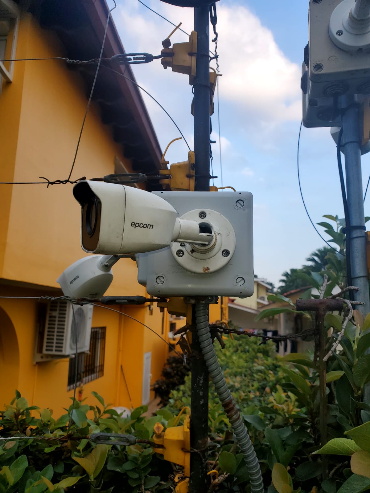 Cámara Epcom en caja hermética nueva